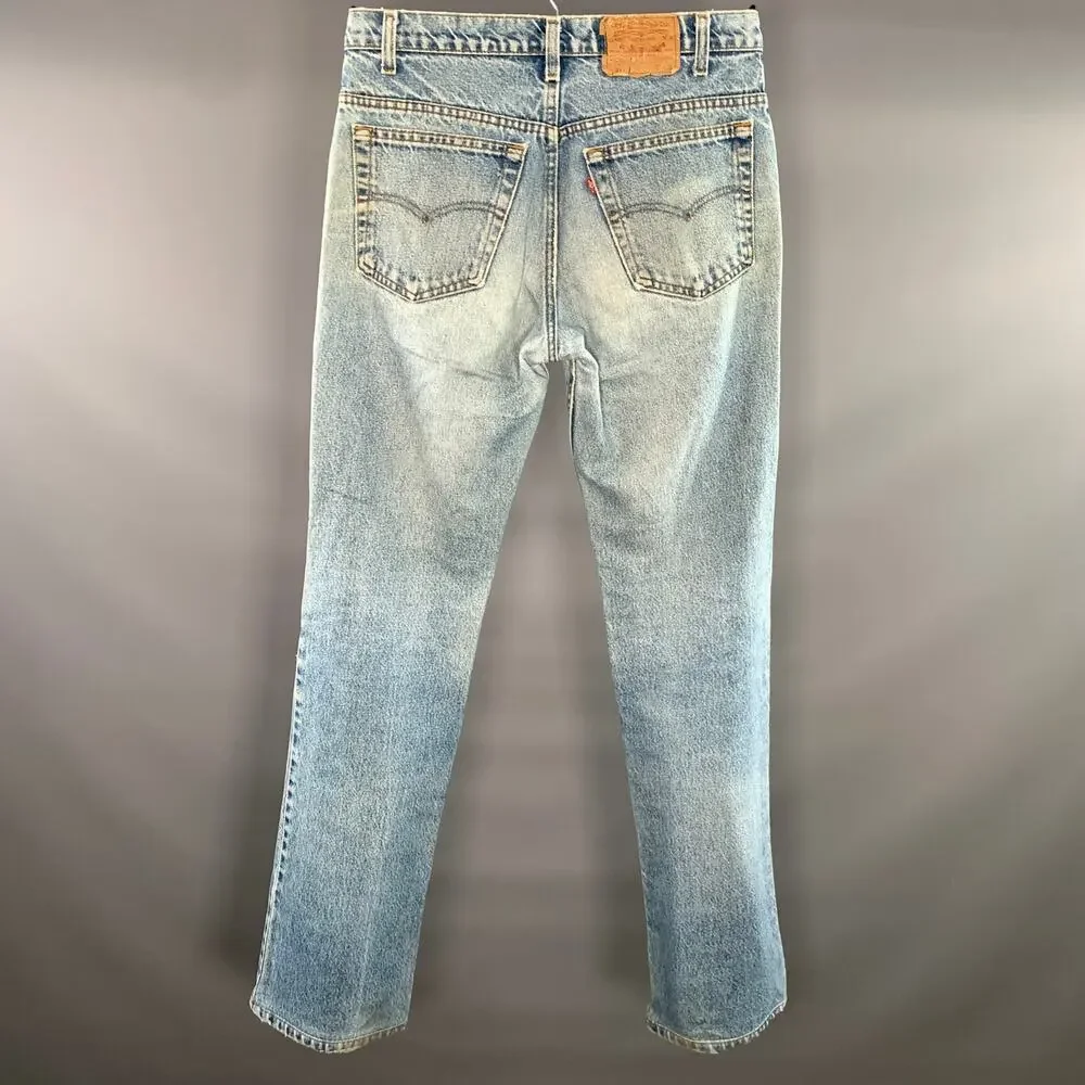LEVI Size 32 Blue Light Blue Wash Denim Zip Fly Jeans